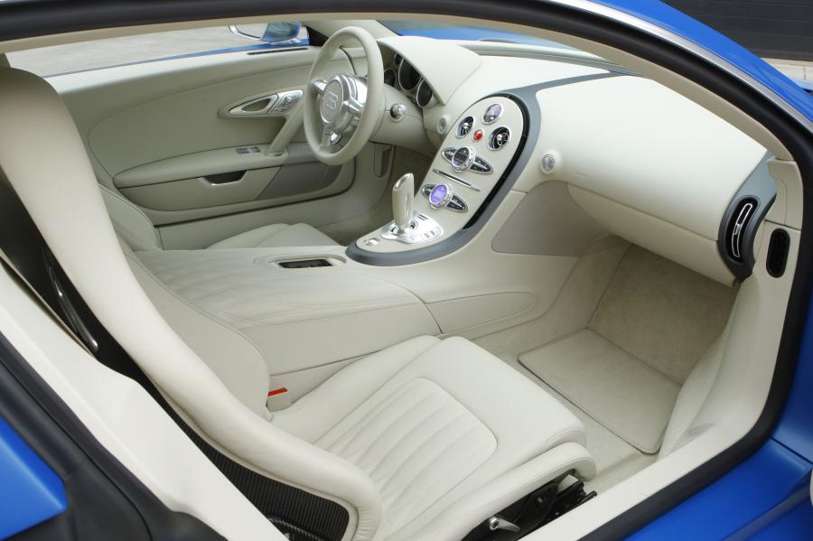 Bugatti Veyron 16.4 Bleu Centenaire 2009 года  (фото 11 из 21)